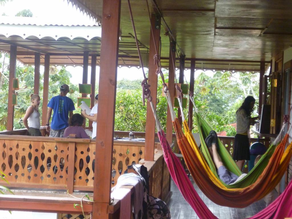 Spanish By The River - Turrialba Bilik gambar